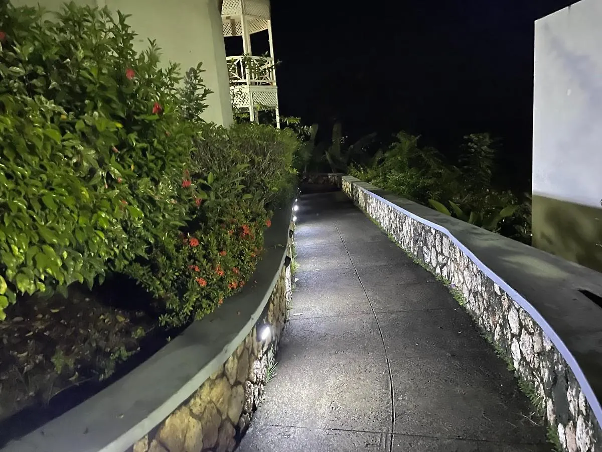 Hummingbird Retreat - Luxury Oceanview Apt, 7-Minute Walk To Beach Ocho Rios Jamaica