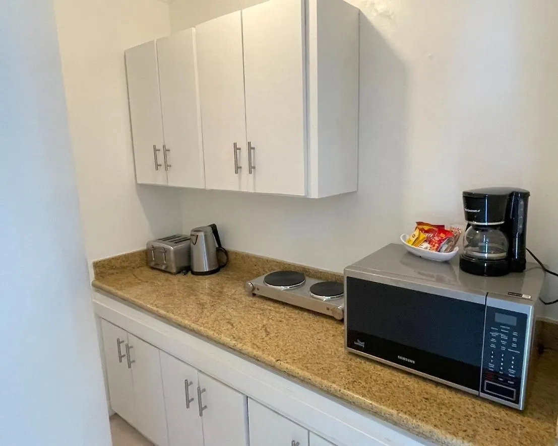 Hummingbird Retreat - Luxury Oceanview Apt, 7-Minute Walk To Beach Ocho Rios Lejlighed